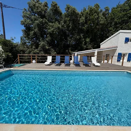 Oikos Avec Piscine Holiday home