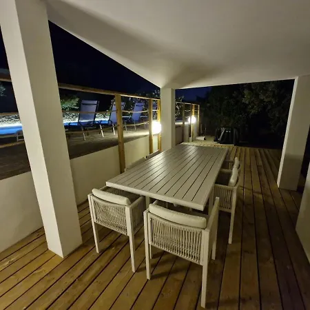 Oikos Avec Piscine Holiday home